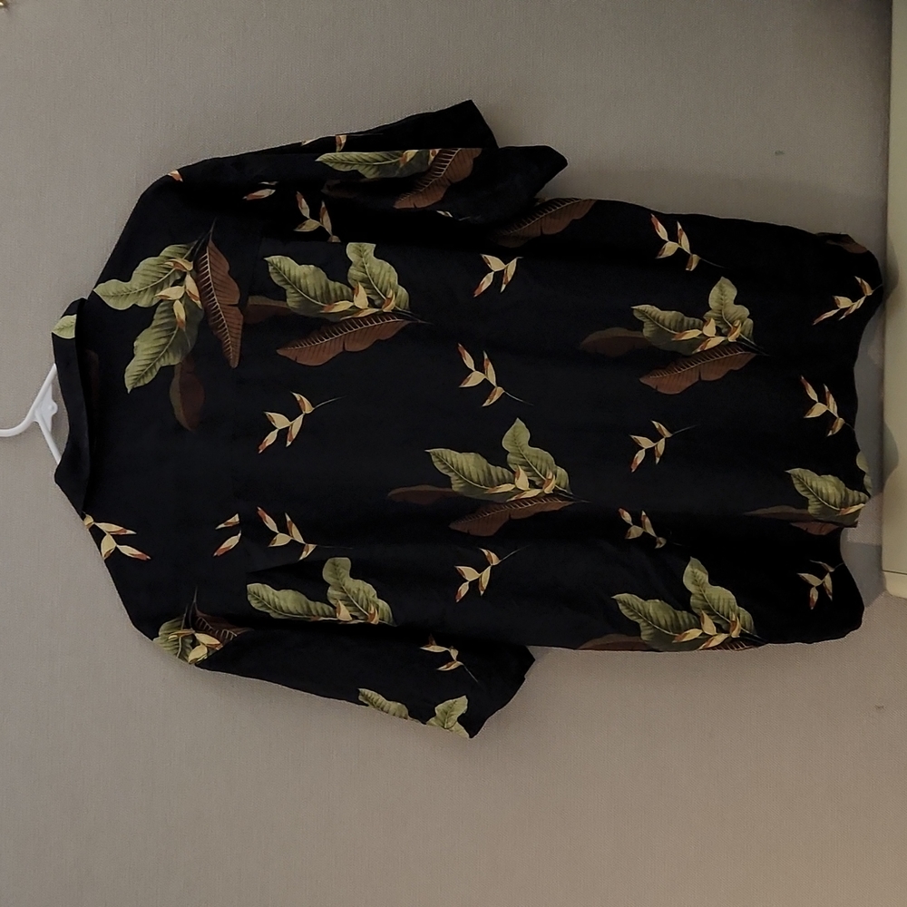 Tommy Bahama Silk Shirt Size Medium - Picture 6 of 11